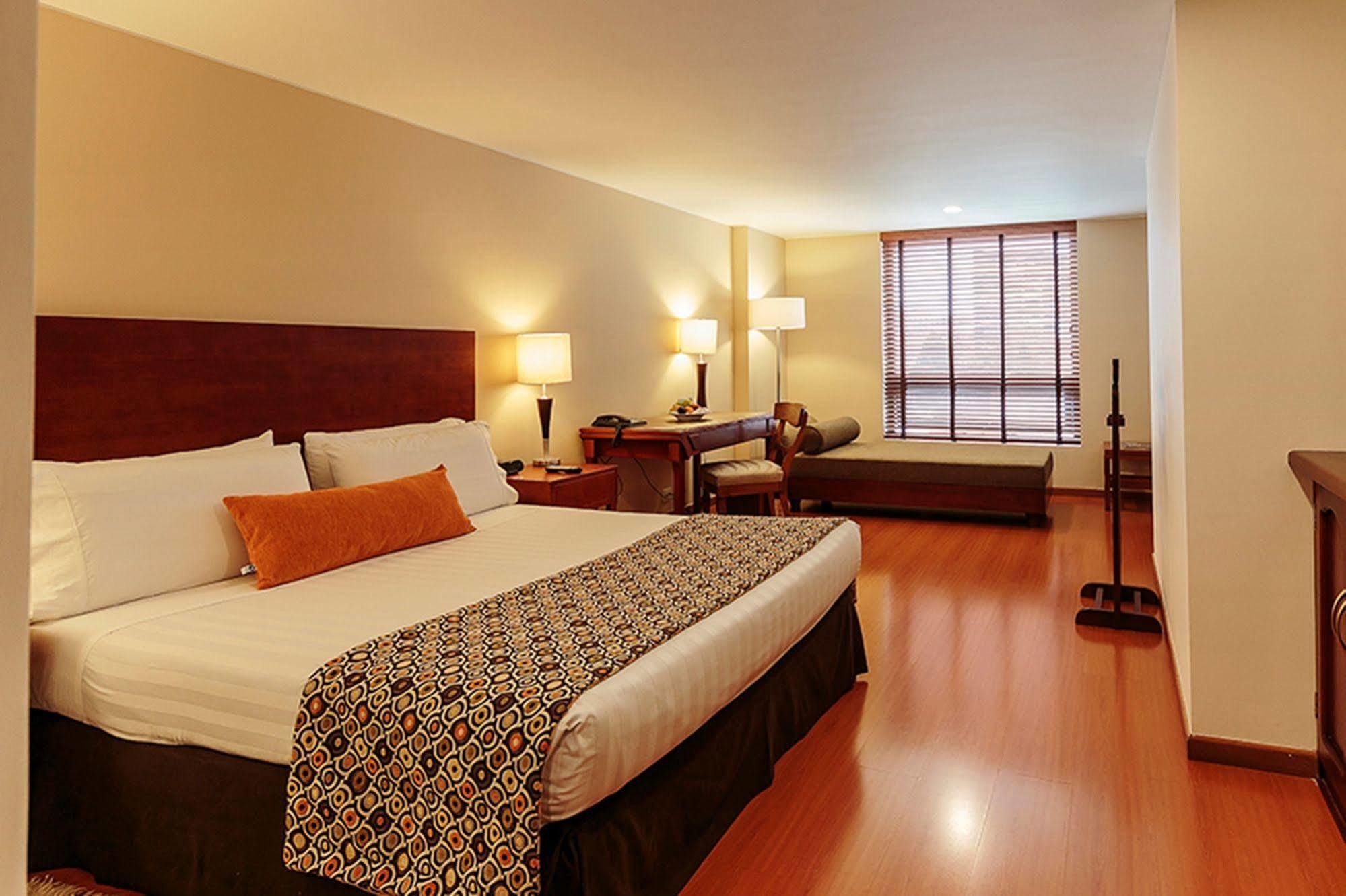 Hotel Estelar Suites Jones ボゴタ エクステリア 写真