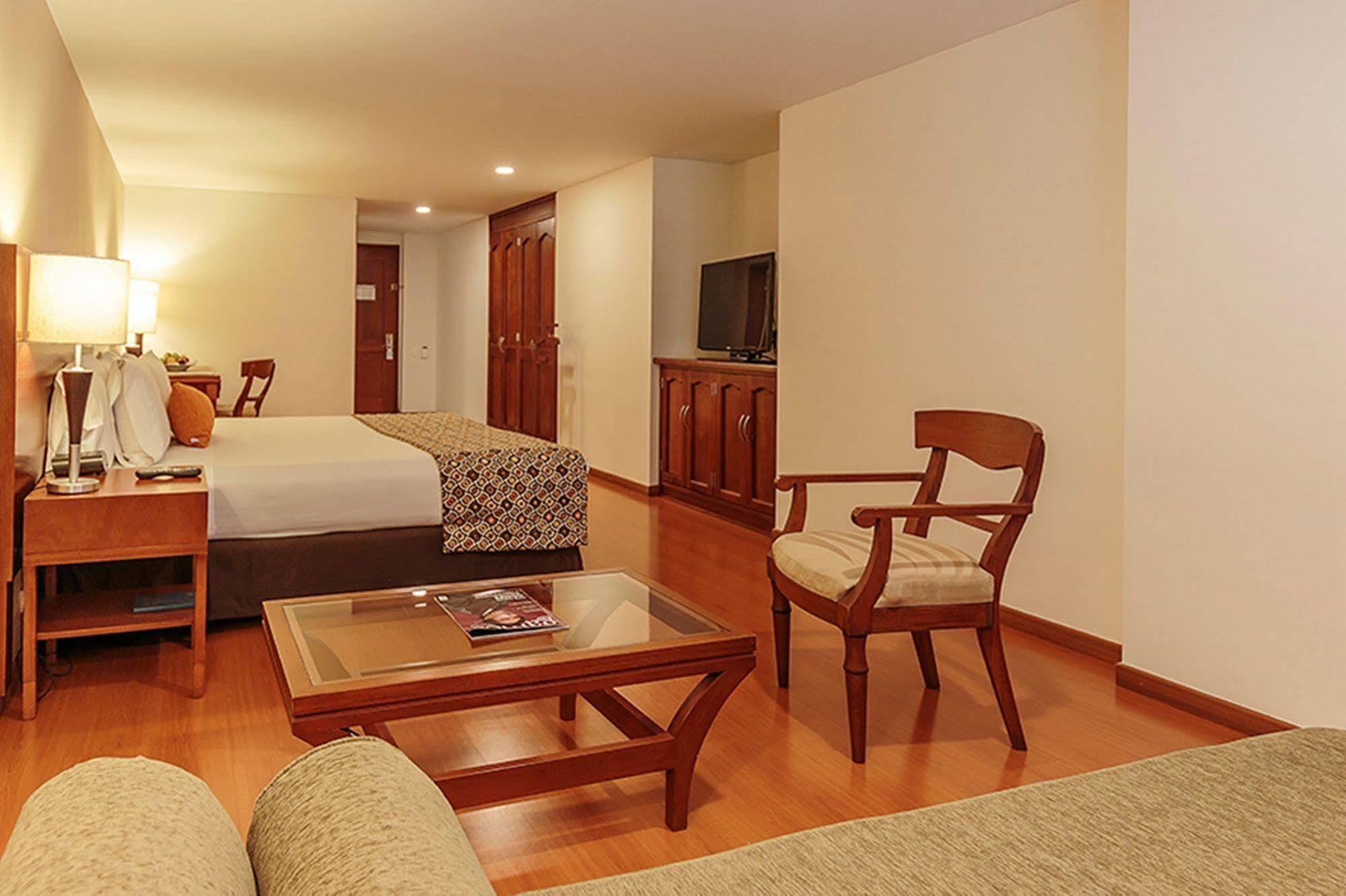 Hotel Estelar Suites Jones ボゴタ エクステリア 写真